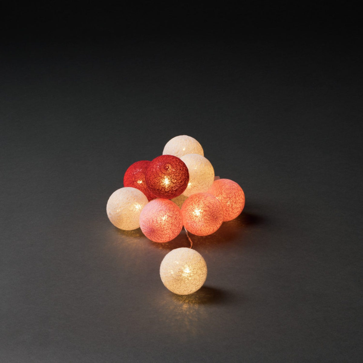 10 Garnbollar 6cm LED Ljusslinga Inomhus Vit/röd/rosa