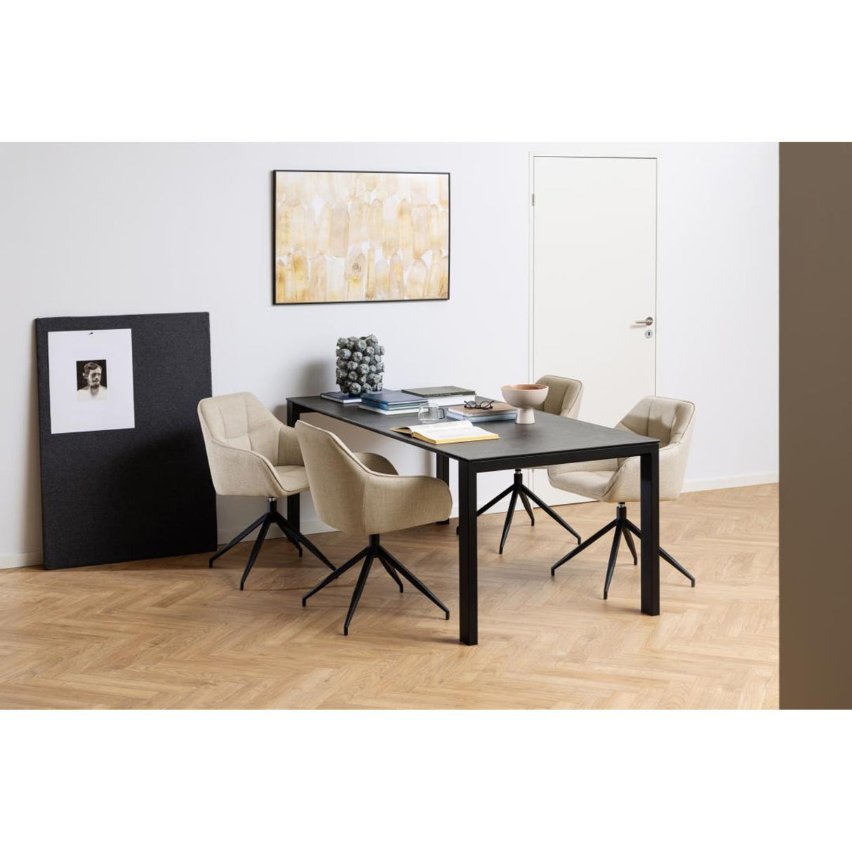 Laval Matstol med Armstöd Snurrfunktion Basel tyg Beige