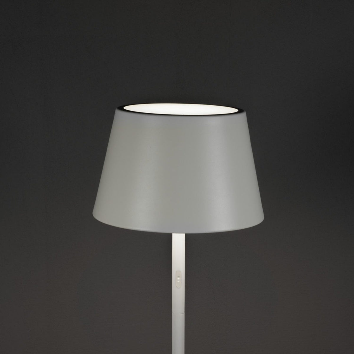 Pomezia USB Golvlampa Ute/Inne Vit