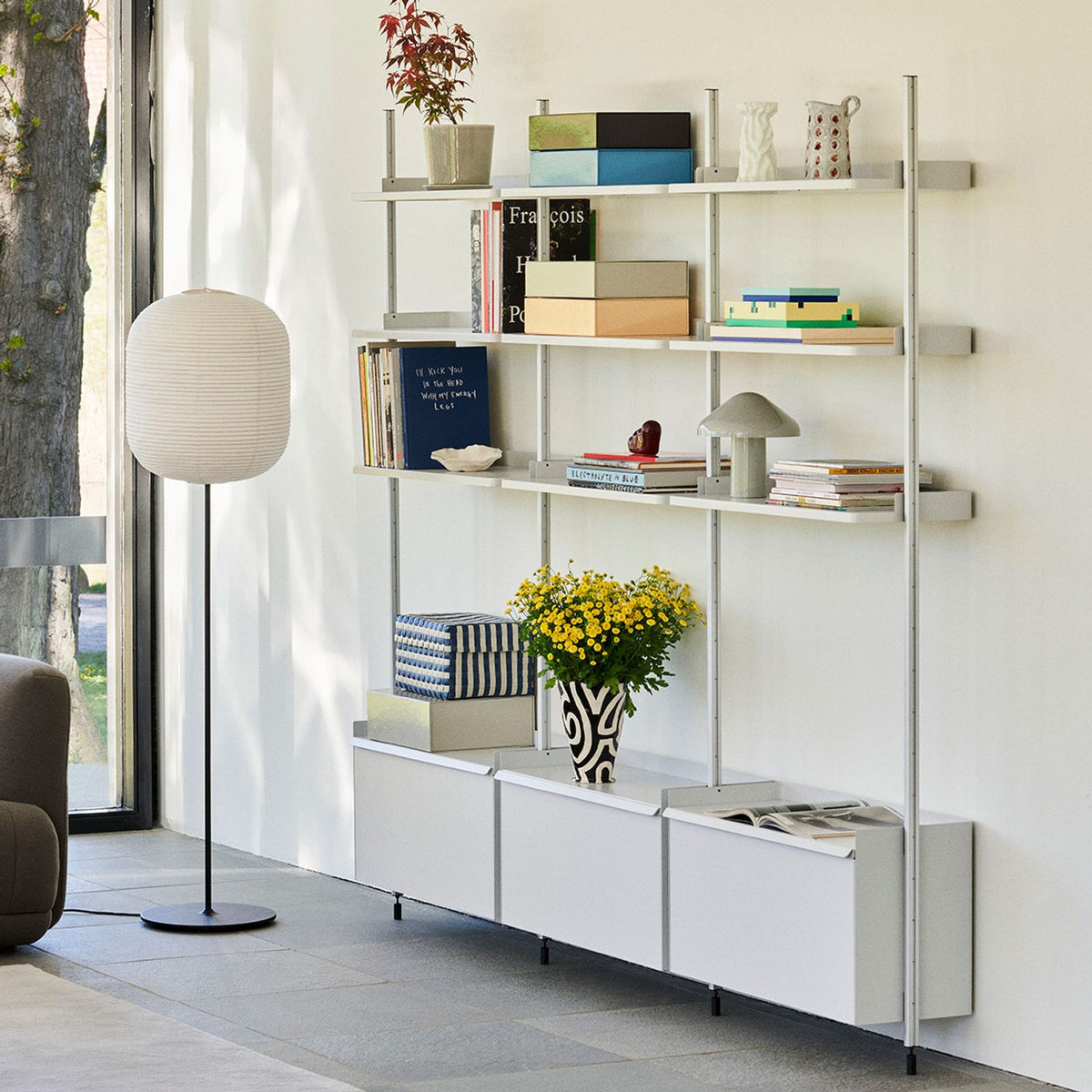 Pier System 133 3 sektioner 242 × 34 × 209 cm Hyllsystem PS White, Klaranodiserad aluminium