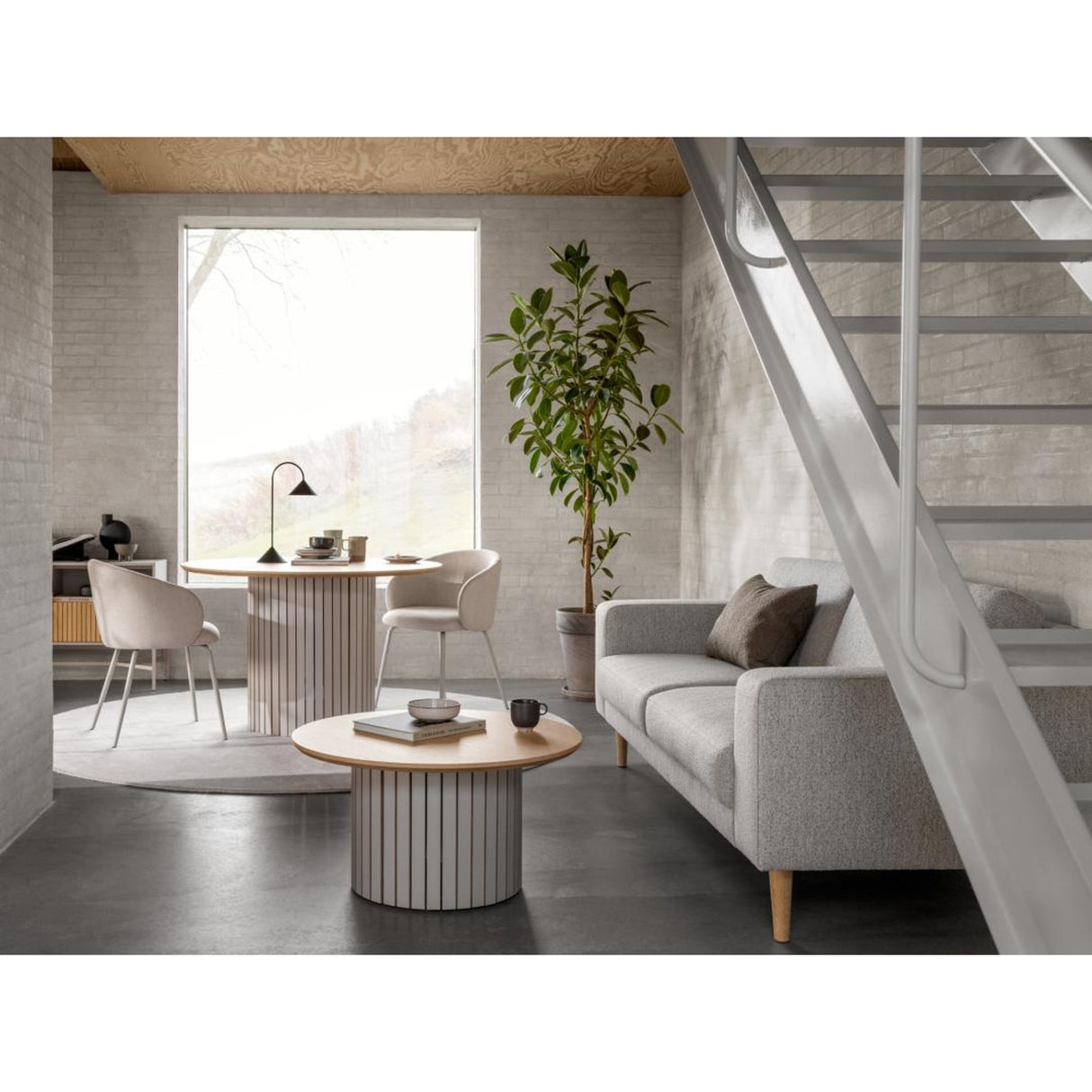 Chaumont Matstol med Armstöd Basel tyg Beige/Grå