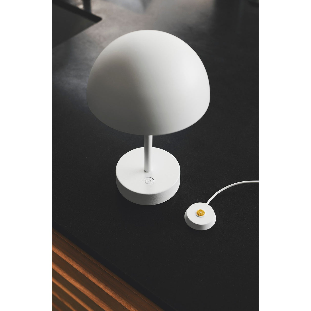 Uppladdningsbar Ellen To-Go Bordslampa Vit
